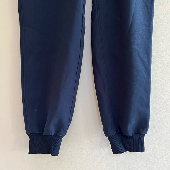 Lululemon On The Fly Jogger in True Navy Blue, size 4 - Picture 9 of 11